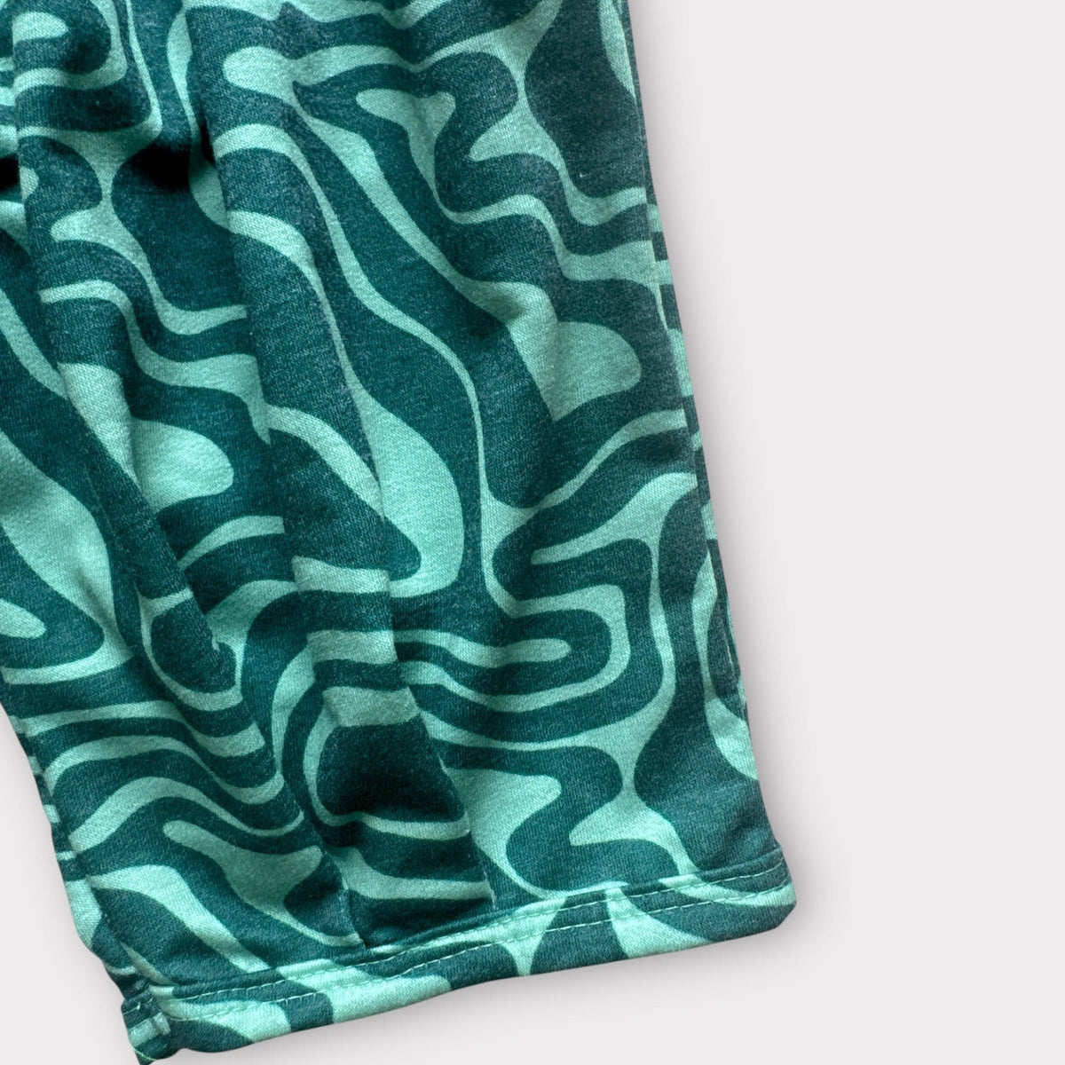 Close-up of the Trippy Tide wave print at the ankle cuff
