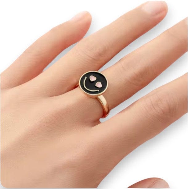 Black smiley face spinner ring with heart eyes