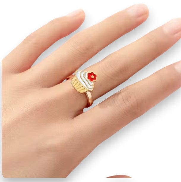 Cupcake spinner ring with a red flower