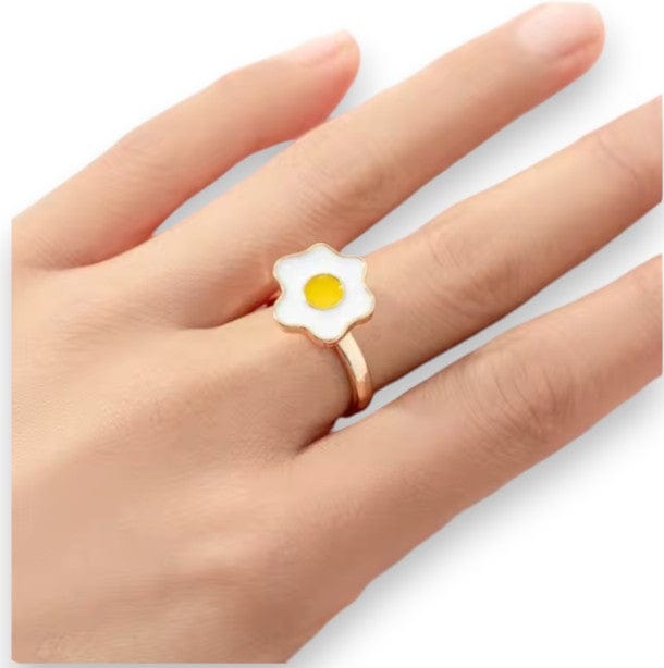 White daisy spinner ring